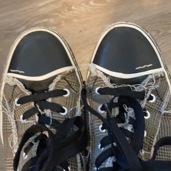 Distressed Plaid Levi’s Sneakers - Picture 8 of 14